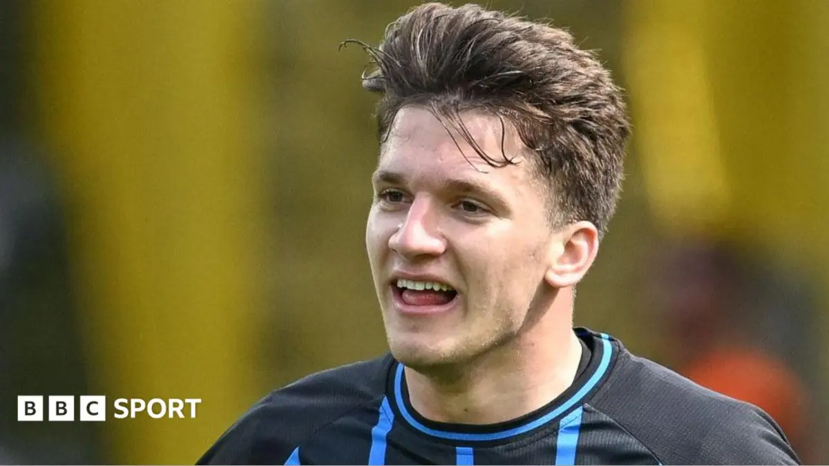 Arsenal consider move for Greek forward Tzolis