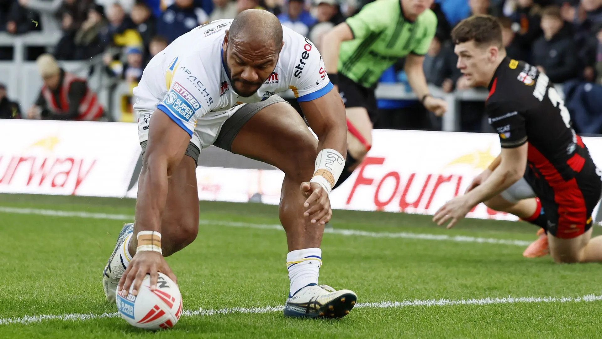 Sivo scores twice as Rhinos return to top of Super League