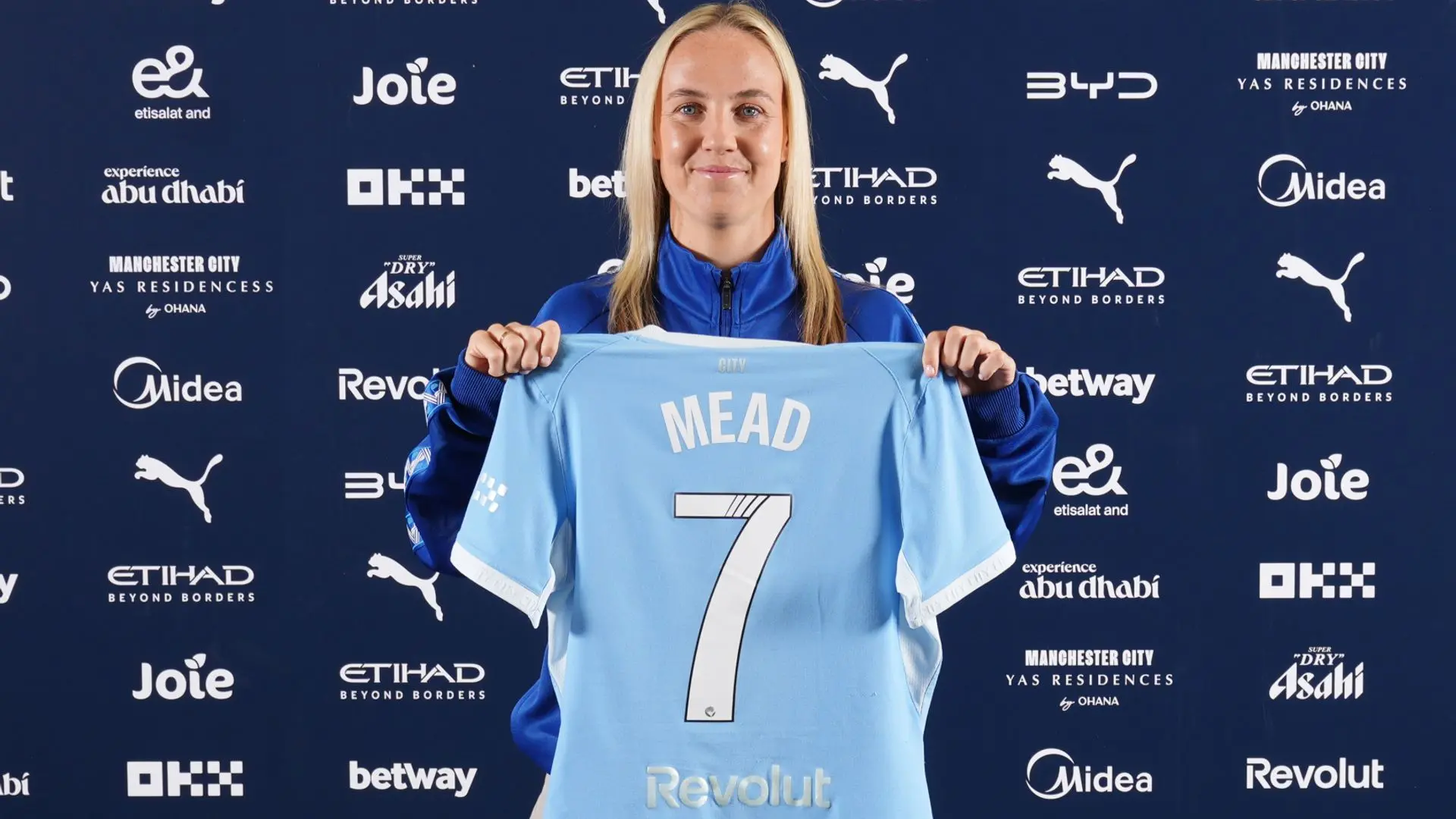 Mead signs for Man City