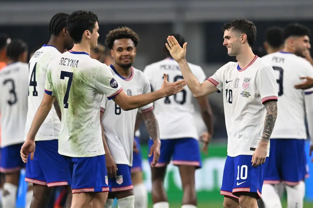 Who are the BBC commentators, pundits and presenters for USA vs Paraguay?