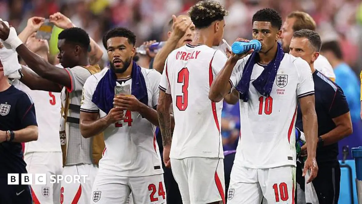 Fans boo, players adapt – the view on World Cup hydration breaks