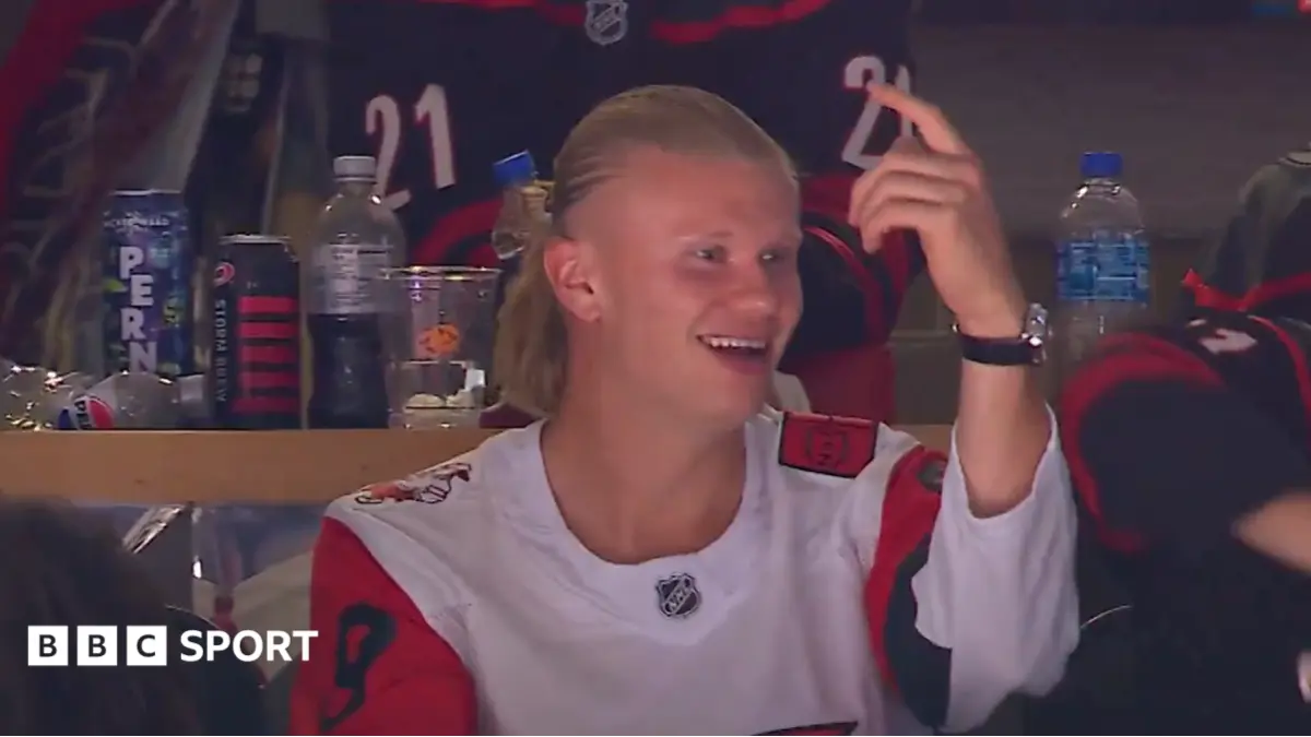 Haaland goes to ice hockey before World Cup debut