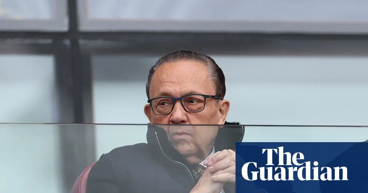 Former West Ham director removed from inquiry into David Sullivan